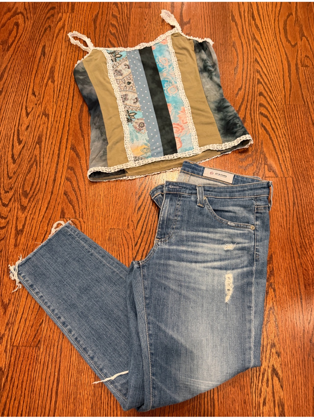Ag Adriano Goldschmied  stilt crop Light Wash Distressed Women’s Jeans sz 29